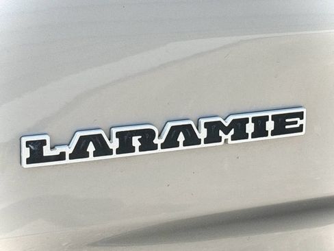 Used 2019 RAM 1500 Laramie AWD/4WD image 7