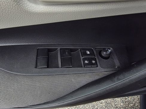 Used 2022 Toyota Corolla LE image 11