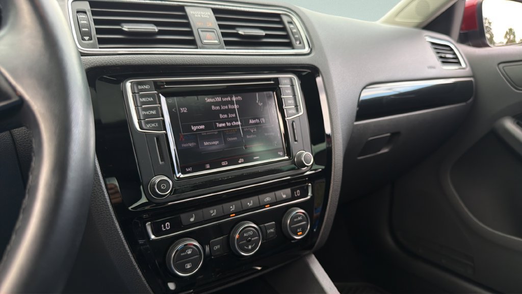 Used 2017 Volkswagen Jetta SEL FWD image 20