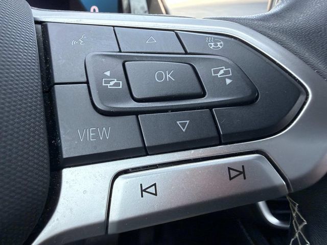 Used 2025 Volkswagen Atlas Cross Sport SE FWD image 22
