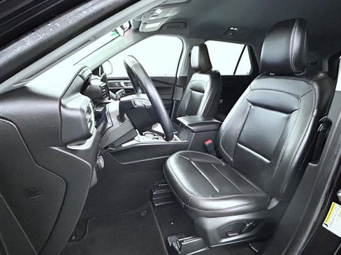 Used 2023 Ford Explorer XLT w/ Equipment Group 202A AWD/4WD image 10