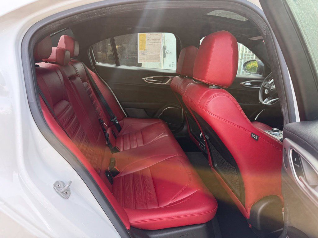 Used 2023 Alfa Romeo Giulia Veloce RWD image 12
