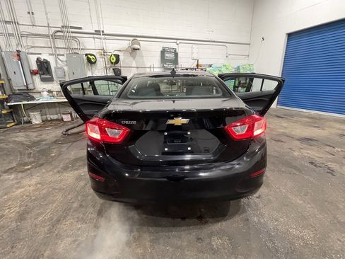 Used 2017 Chevrolet Cruze LS image 8