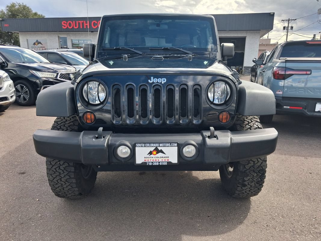 Used 2011 Jeep Wrangler Unlimited Rubicon w/ Connectivity Group AWD/4WD image 2