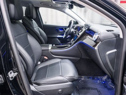 Used 2025 Mercedes-Benz GLC 300 4MATIC image 17