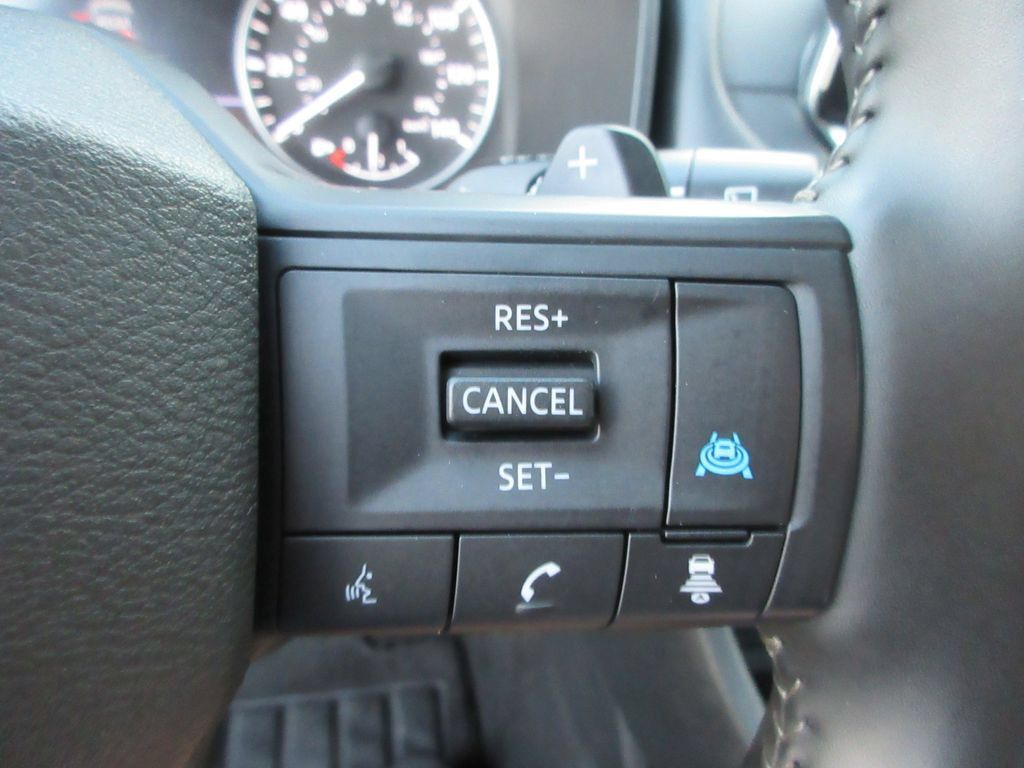 Used 2025 Nissan Rogue SV FWD image 25