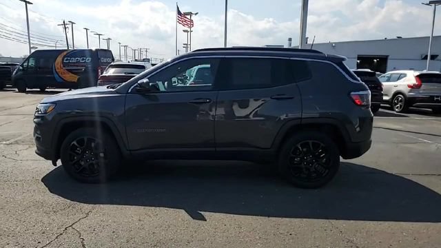 Used 2024 Jeep Compass Latitude AWD/4WD image 6