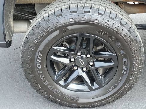 Used 2021 Chevrolet Silverado 1500 LT Trail Boss w/ Convenience Package II AWD/4WD image 5