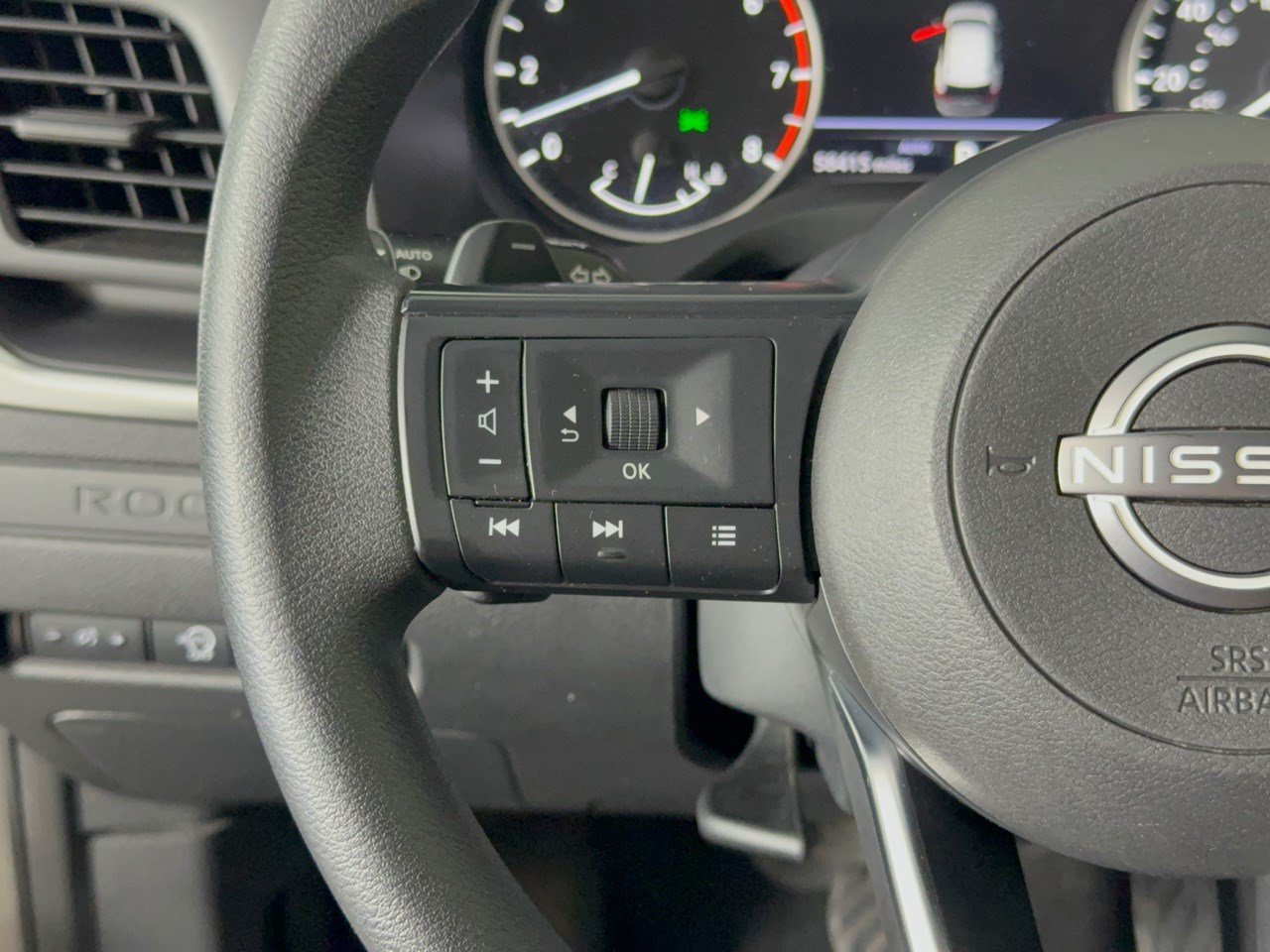 Used 2024 Nissan Rogue S AWD/4WD image 18