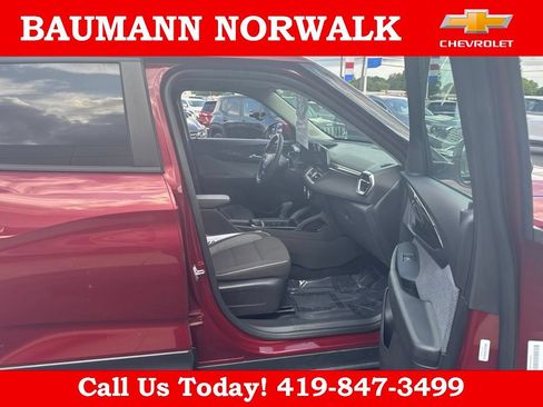 Used 2025 Chevrolet TrailBlazer LT FWD image 22