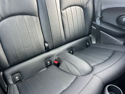 Used 2024 MINI Cooper SE w/ Signature Upholstery Package image 31