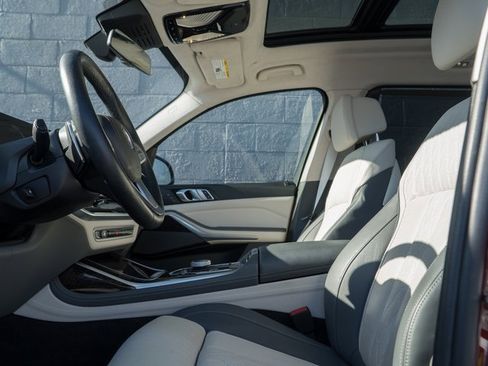 Used 2024 BMW X7 xDrive40i w/ Executive Package image 17