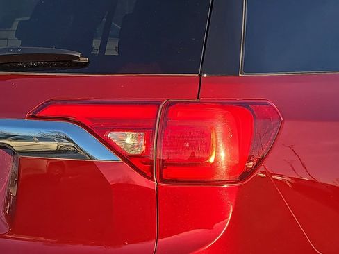 Used 2018 GMC Acadia SLT image 7