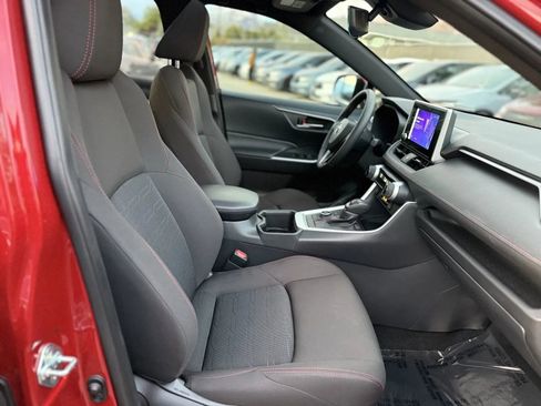 Used 2024 Toyota RAV4 SE image 18