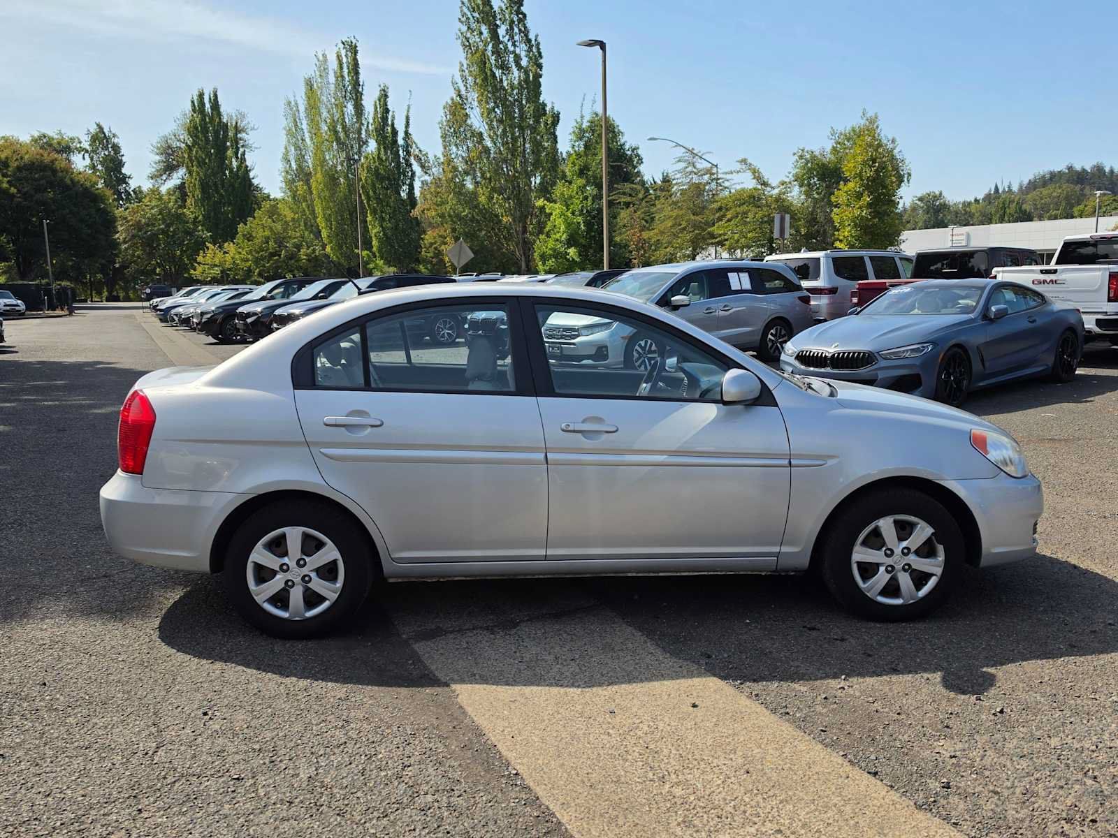 Used 2011 Hyundai Accent GLS FWD image 2
