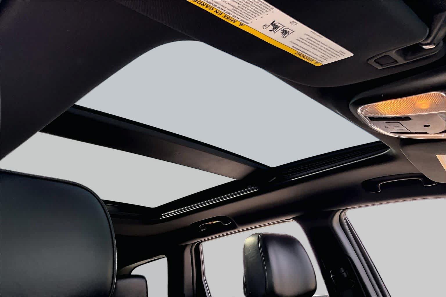 Used 2015 Jeep Grand Cherokee Overland RWD image 12