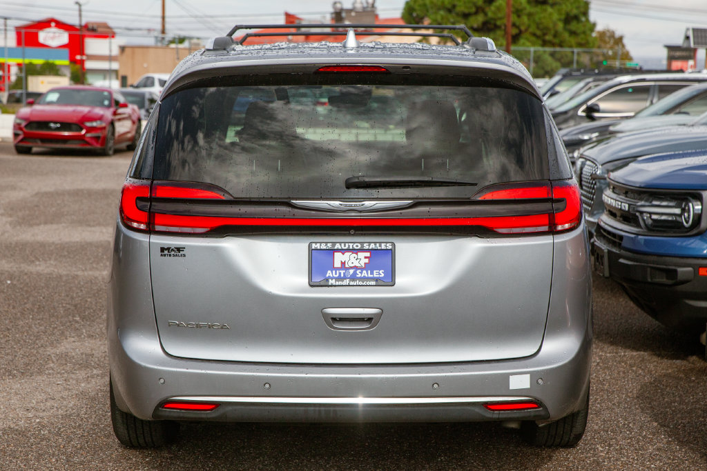 Used 2021 Chrysler Pacifica Touring-L FWD image 6