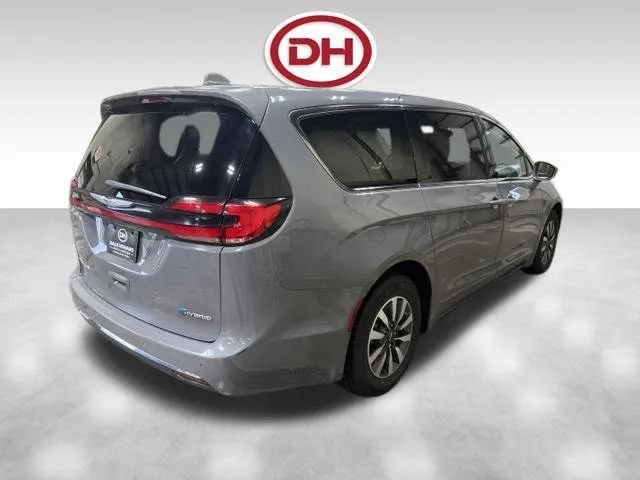 Used 2022 Chrysler Pacifica Touring-L FWD image 12