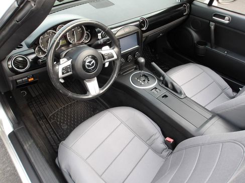 Used 2006 MAZDA MX-5 Miata Touring RWD image 17