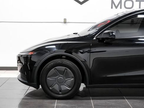 Used 2026 Tesla Model Y 2WD image 12