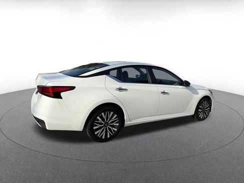 Used 2025 Nissan Altima 2.5 SV FWD image 15