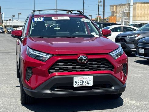 Used 2025 Toyota RAV4 XLE w/ Convenience Package FWD image 3