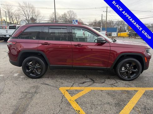 Certified 2023 Jeep Grand Cherokee Limited w/ Black Appearance Package image 23