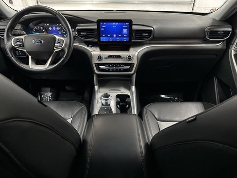 Used 2023 Ford Explorer XLT w/ Equipment Group 202A image 25