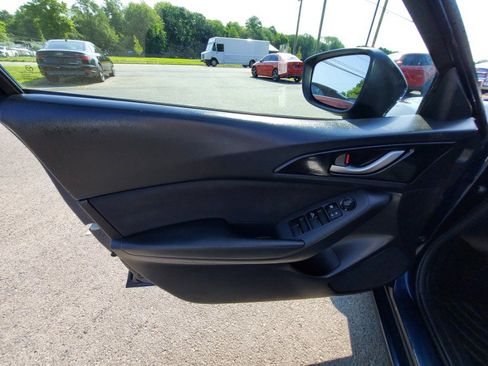 Used 2016 MAZDA MAZDA3 i Sport FWD image 8