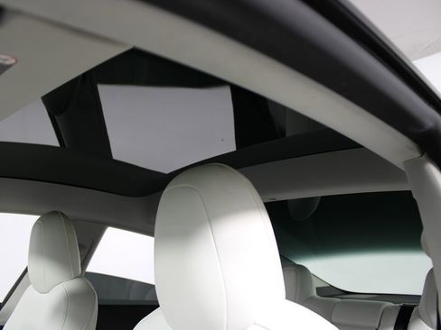 Used 2021 Tesla Model 3 Standard Range Plus image 22