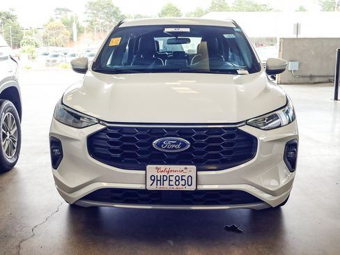 Used 2023 Ford Escape ST-Line Select AWD/4WD image 2
