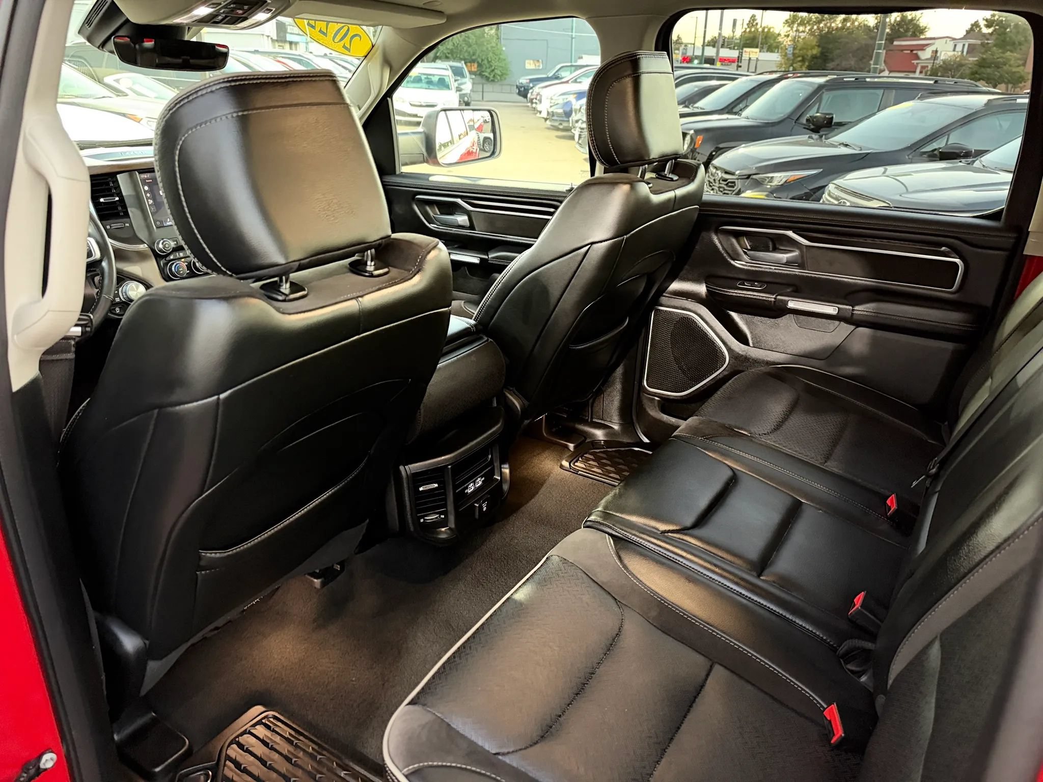 Used 2022 RAM 1500 Laramie AWD/4WD image 16