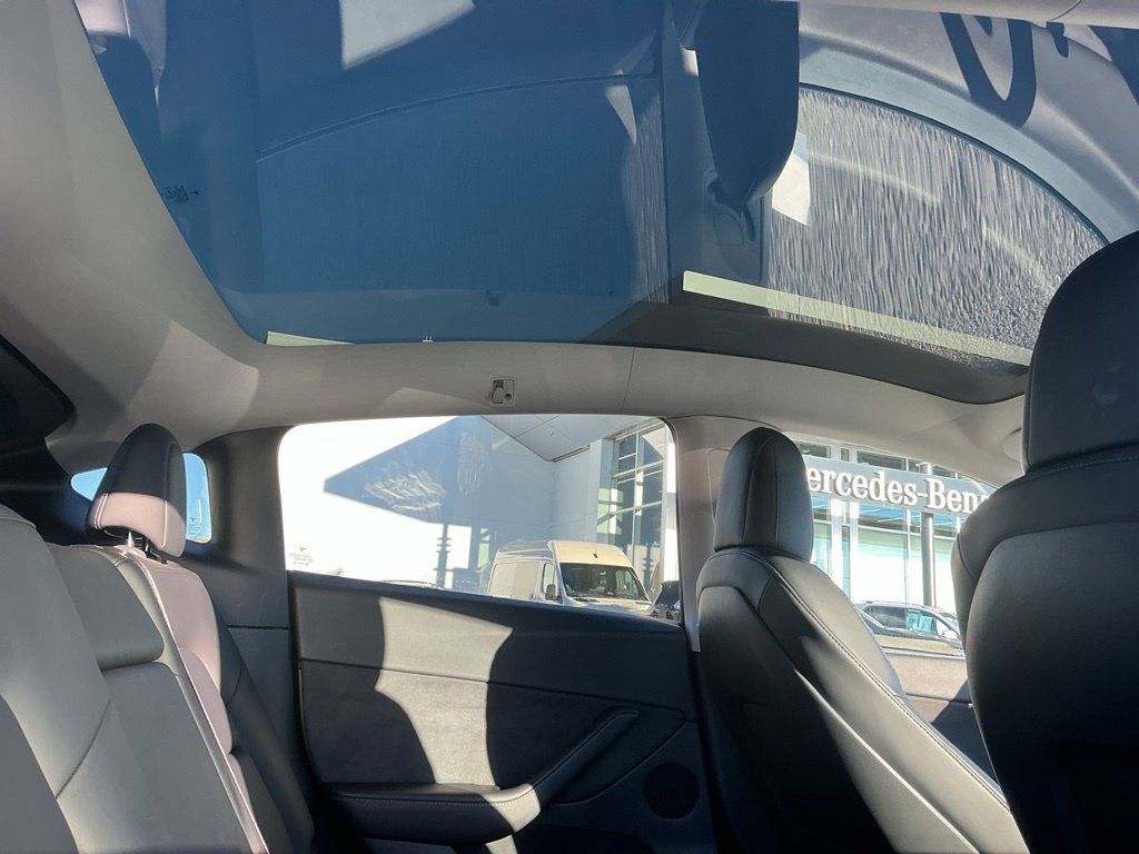 Used 2022 Tesla Model Y Long Range AWD/4WD image 27