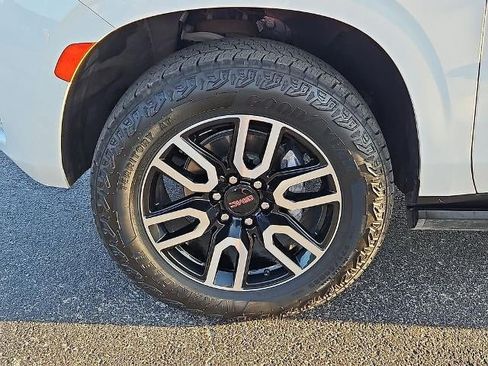 Used 2023 GMC Yukon AT4 AWD/4WD image 13