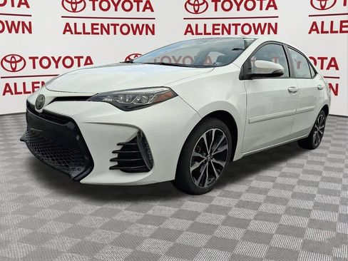 Used 2018 Toyota Corolla SE w/ SE Premium Package FWD image 3