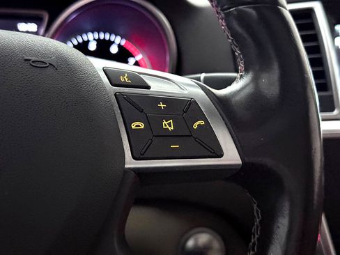 Used 2015 Mercedes-Benz ML 350 ML350 4MATIC w/ Premium 1 Package image 39