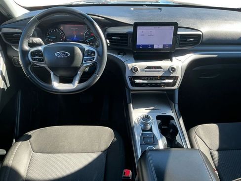 Used 2022 Ford Explorer XLT image 17
