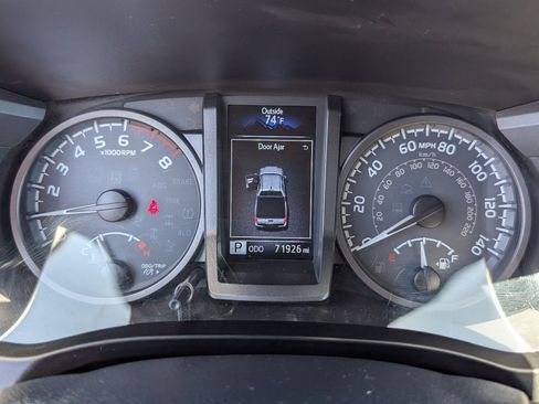 Used 2019 Toyota Tacoma TRD Off-Road w/ Technology Package AWD/4WD image 19
