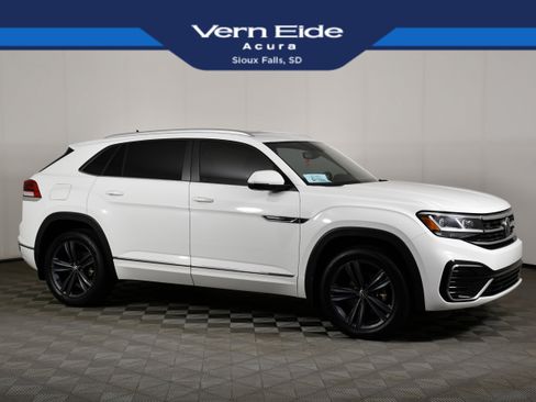 Used 2021 Volkswagen Atlas Cross Sport SE w/ Panoramic Sunroof Package FWD image 1
