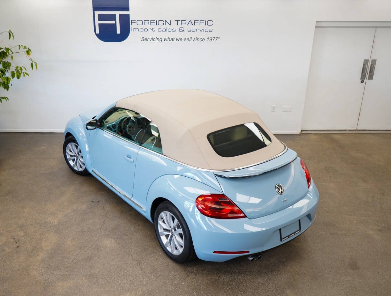 Used 2015 Volkswagen Beetle TDI FWD image 32