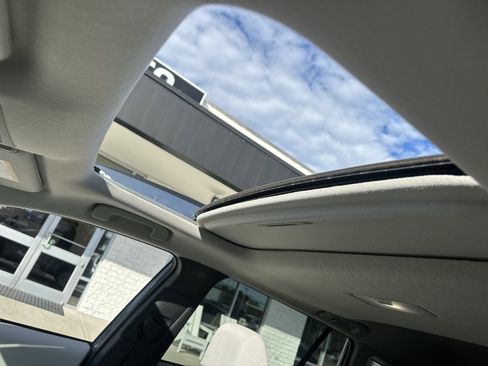 Used 2022 Toyota Corolla Cross LE image 11