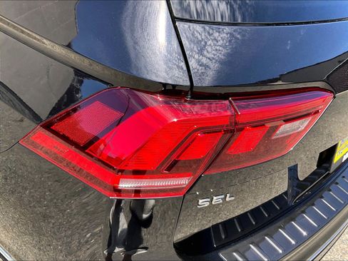 Certified 2024 Volkswagen Tiguan SEL R-Line AWD/4WD image 28