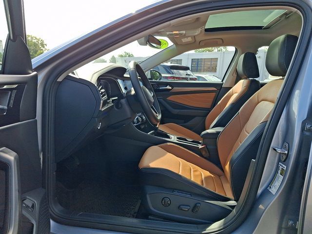 Used 2024 Volkswagen Jetta SEL FWD image 13