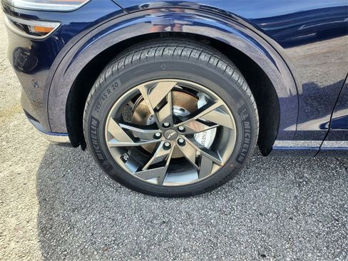 Used 2024 Genesis GV70 3.5T Sport image 3