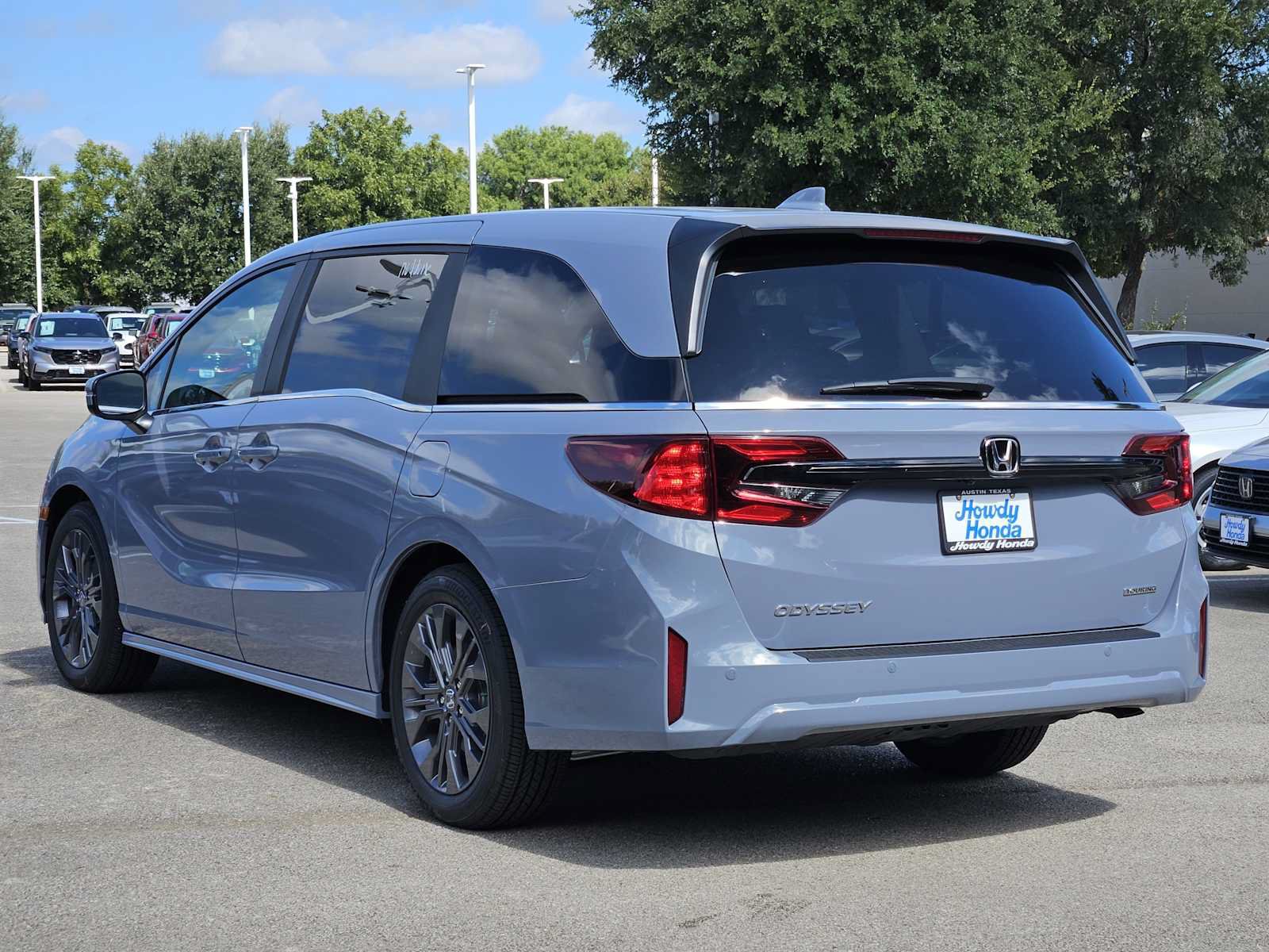 New 2027 Honda Odyssey Touring image 3