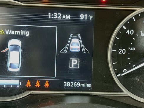 Used 2025 Nissan Versa SV FWD image 18