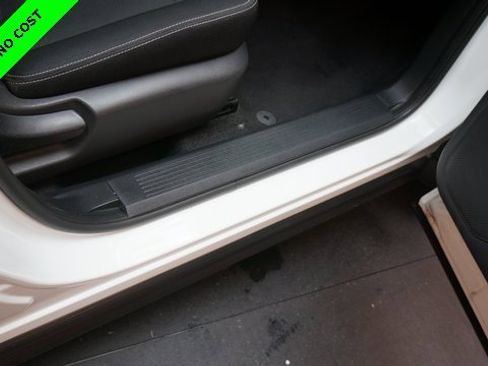 Used 2023 Nissan Rogue S image 60