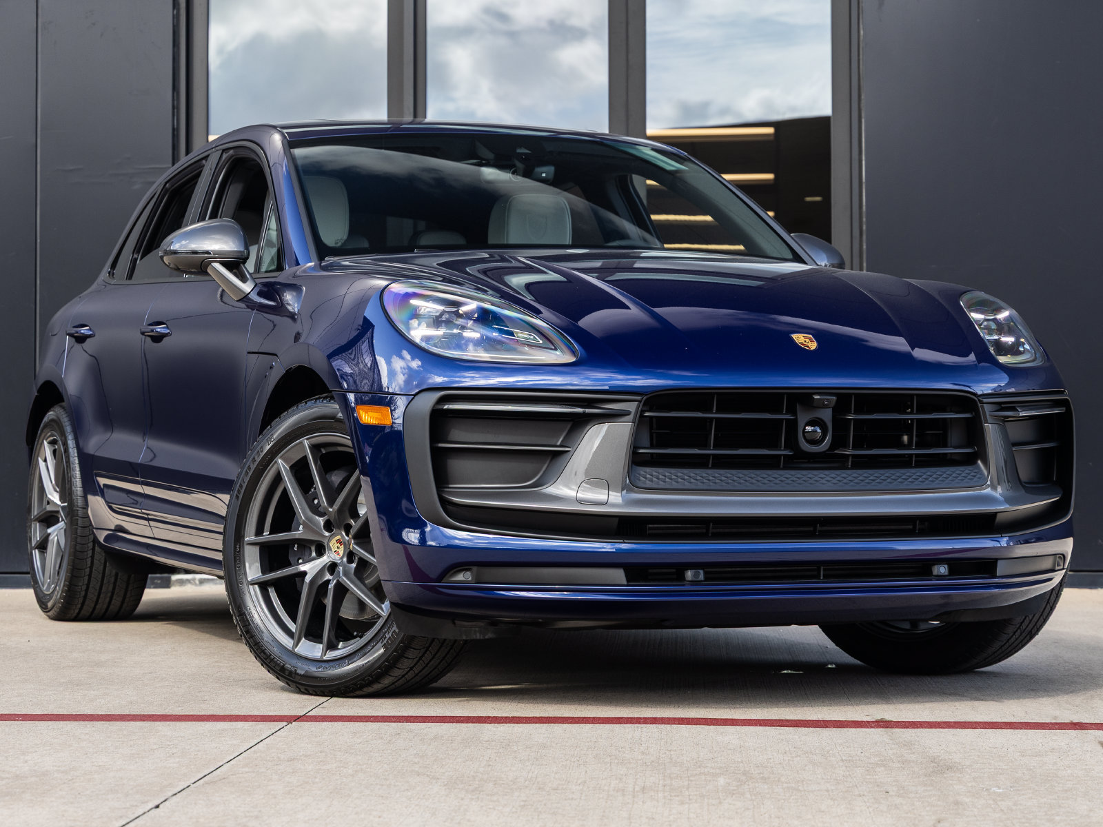 Certified 2026 Porsche Macan Turbo AWD/4WD image 6