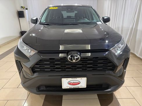Used 2022 Toyota RAV4 LE image 8