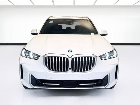 Used 2024 BMW X5 sDrive40i w/ Premium Package RWD image 2